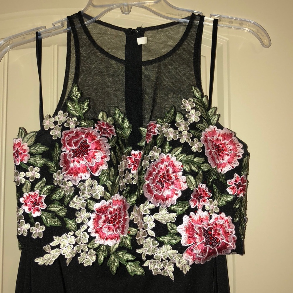 1 short dress, 1 two piece floor length, worn once - Picture 4 of 4